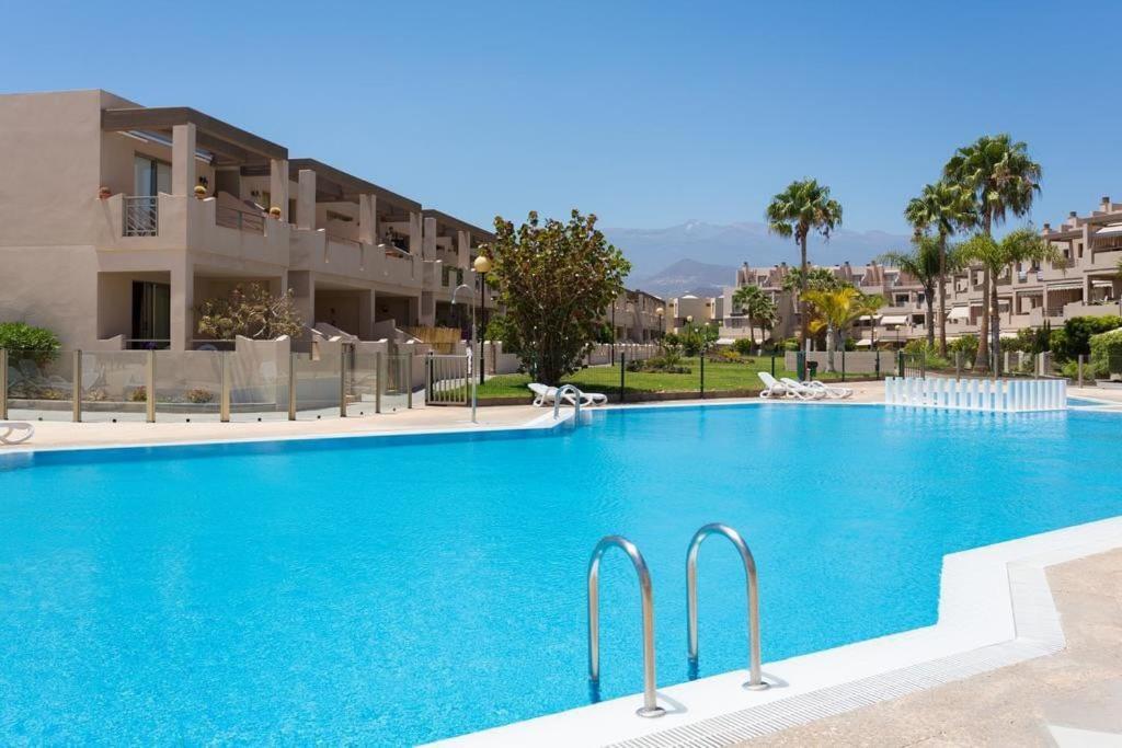 Fantastic Seafront With Sea Views & Pool Apartment *